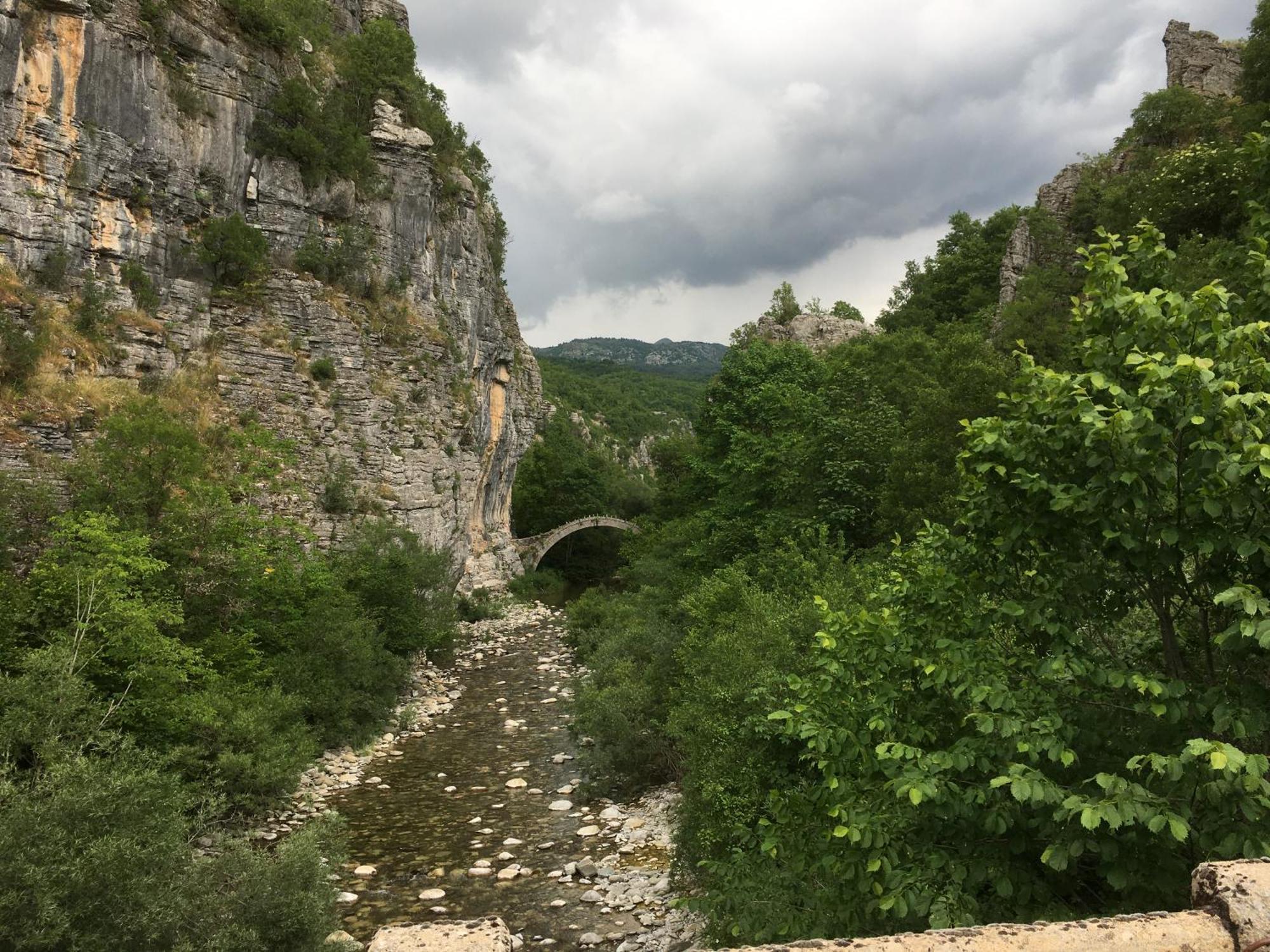 Katikia Zagori Hotel Vitsa Bagian luar foto