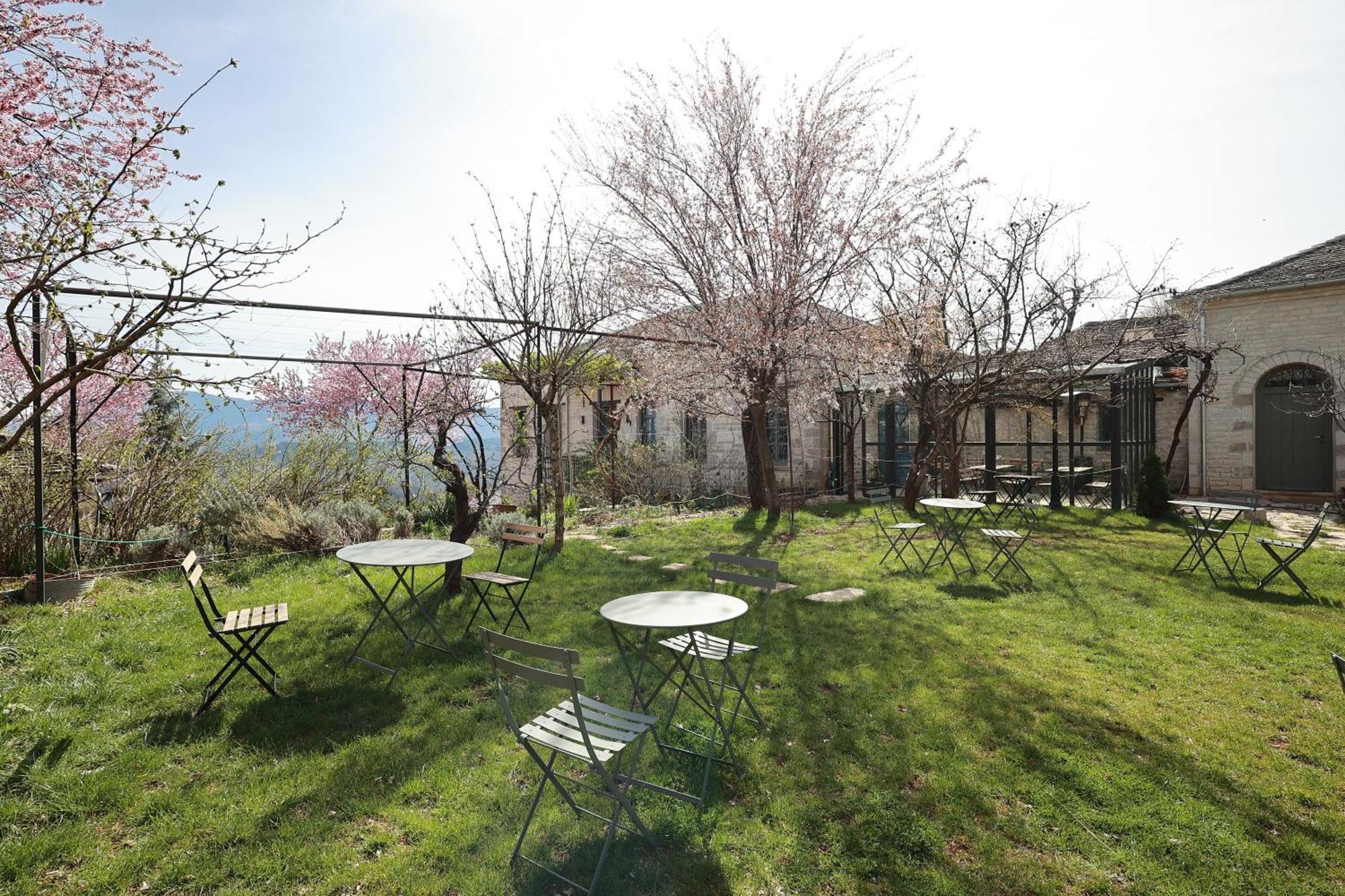 Katikia Zagori Hotel Vitsa Bagian luar foto
